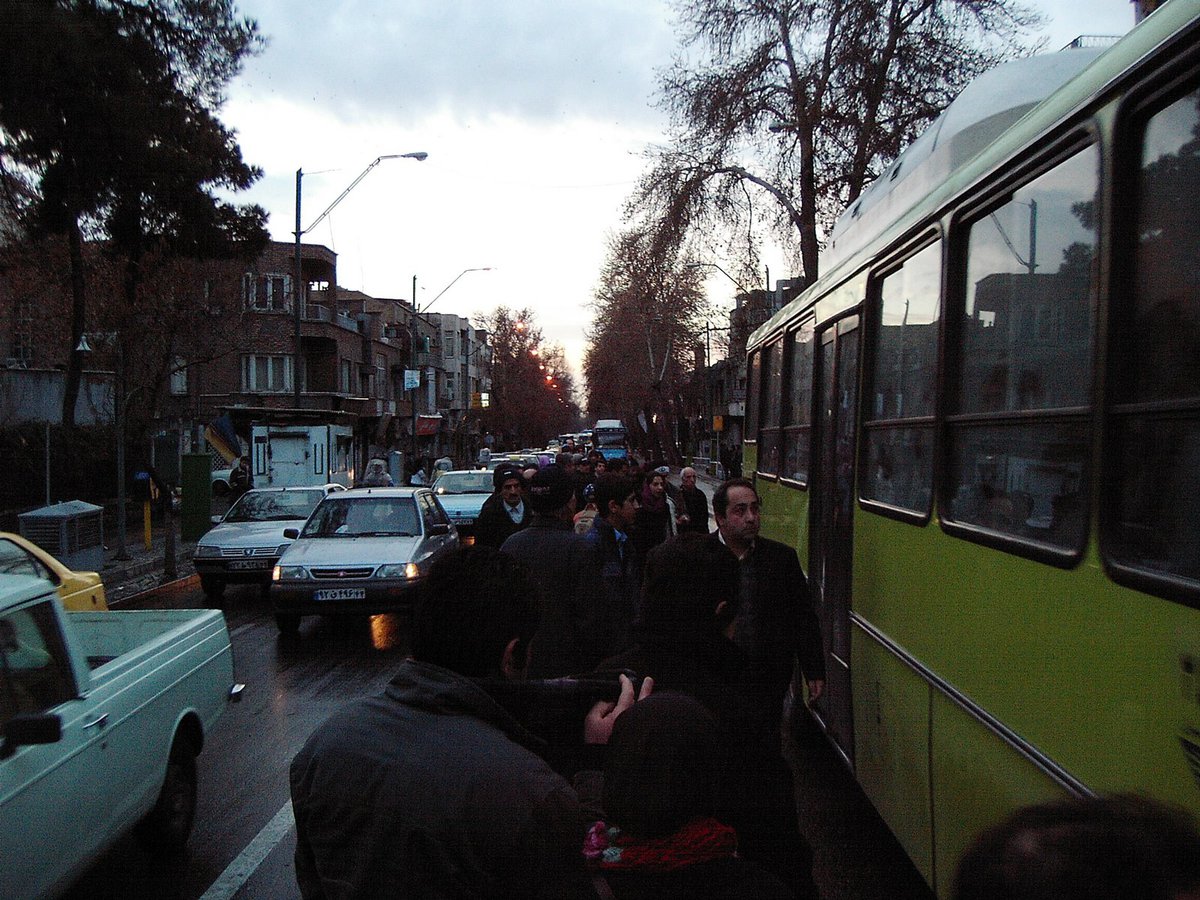 Tehran, Valiasr St., 7:00 am
